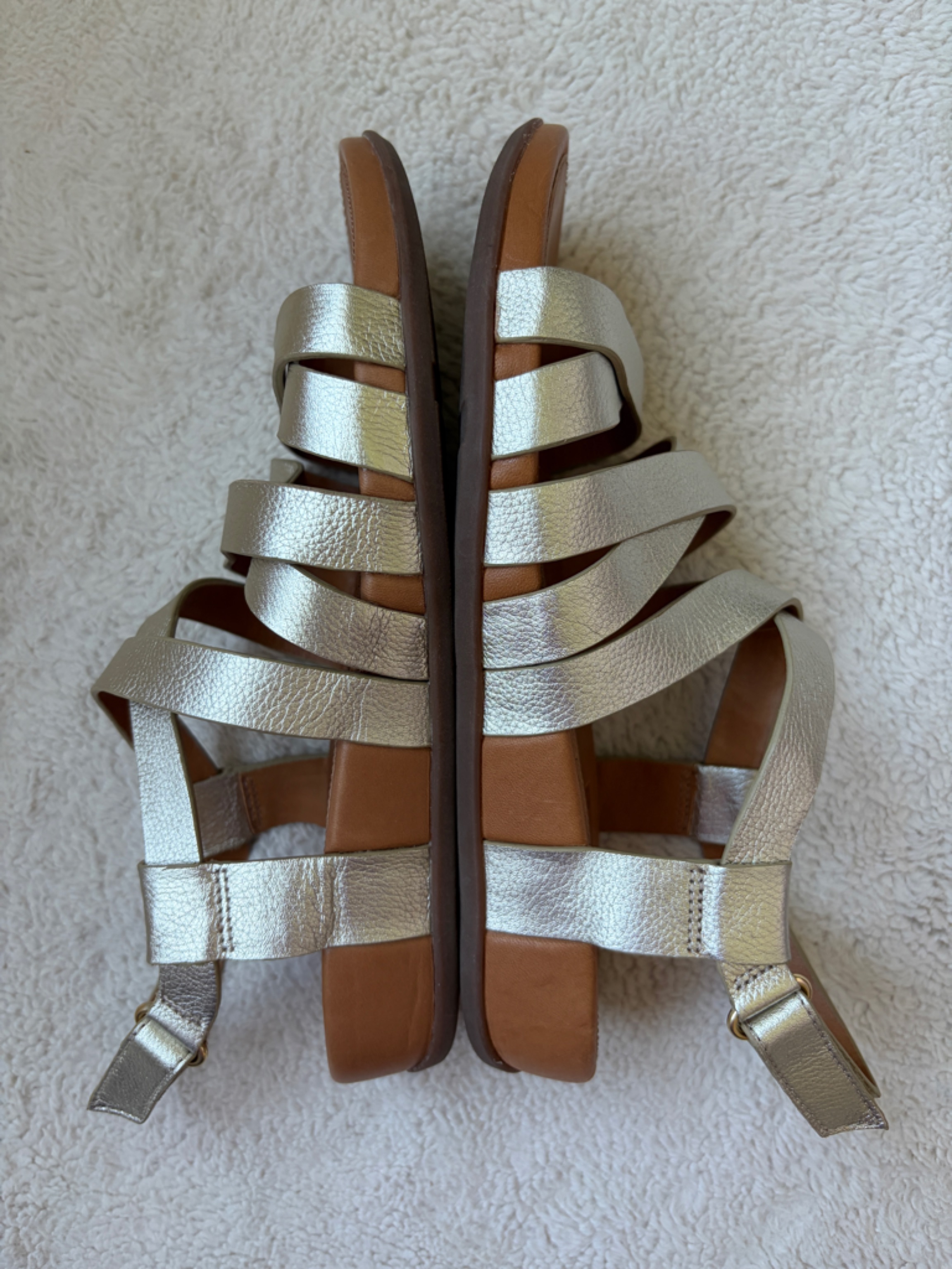 Like New Fitflop Silver Metallic Gold Strappy Sandals Women Size 6 — image 5 of 8
